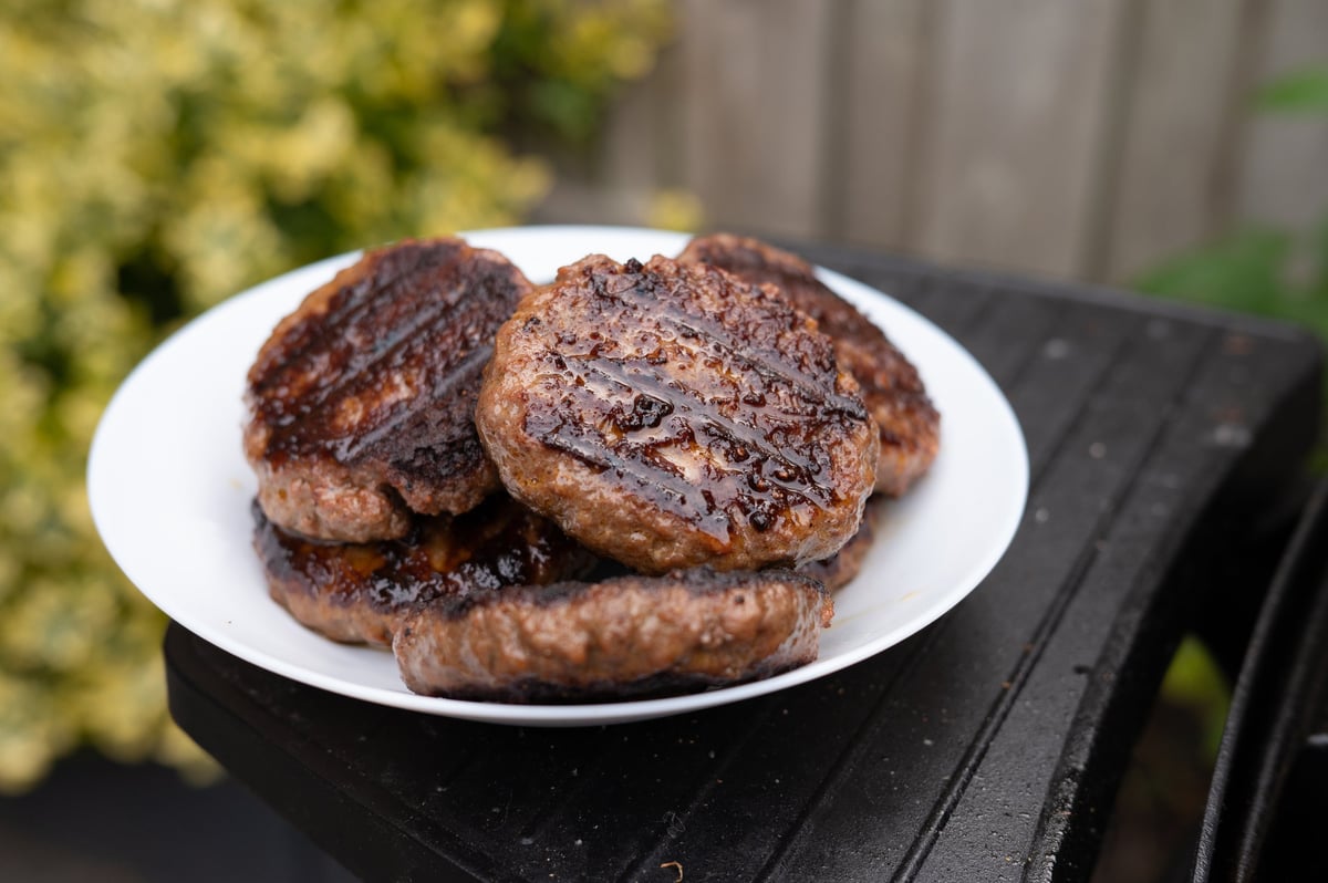 Juicy grilled beef patties